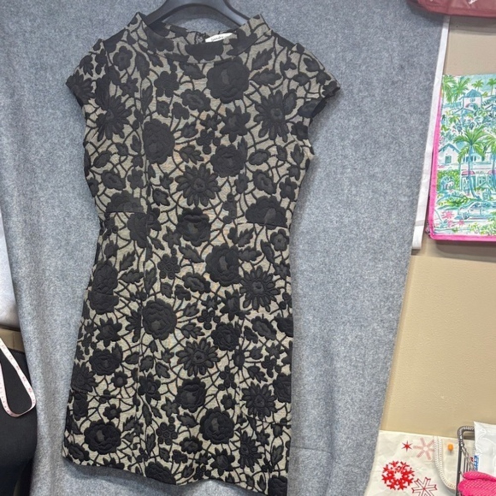 Laundry by Design Black Floral Lace Overlay on grey Dress size small